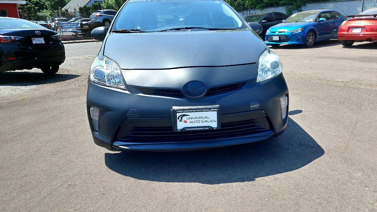 2014 Toyota Prius Three's photo