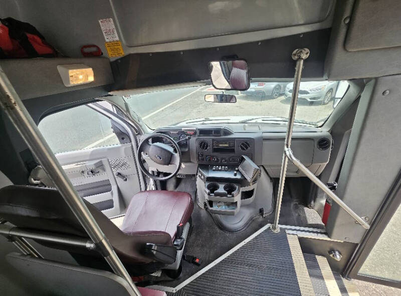 2011 Ford E-Series E-350 SD