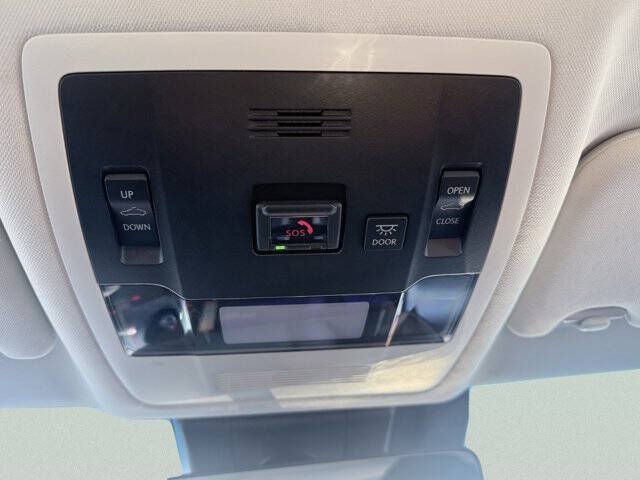 2025 Lexus ES 300h F SPORT Design