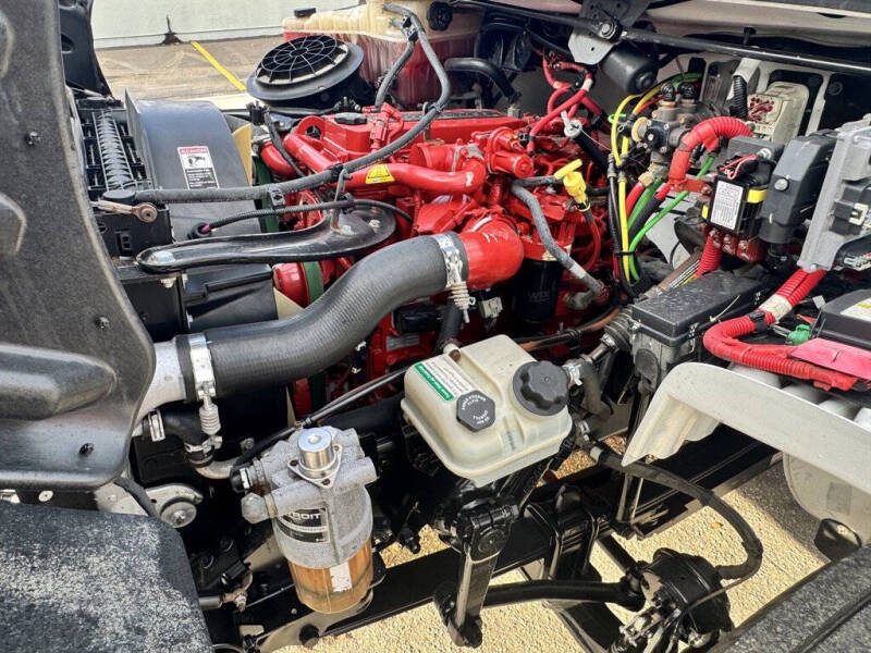 2019 Freightliner M2 106