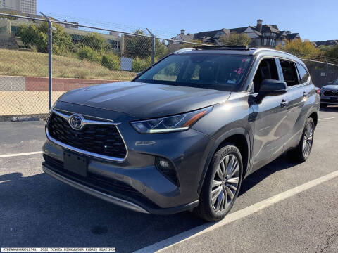 2022 Toyota Highlander Hybrid Platinum