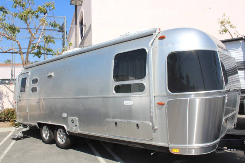 2022 Airstream Flying Cloud 27FB Twin