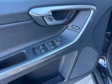 2017 Volvo XC60 T5 Dynamic