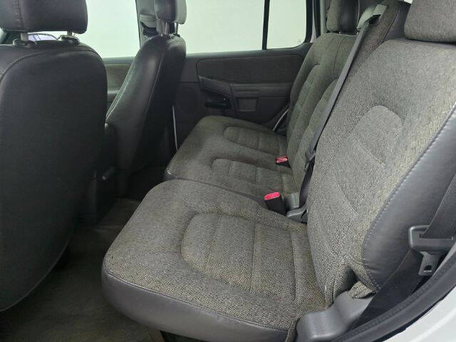 2004 Ford Explorer XLS