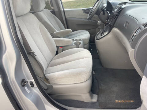 2008 Kia Sedona LX