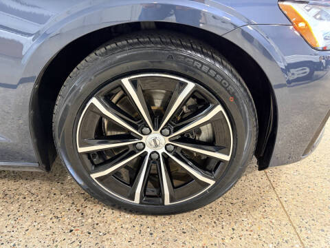 2024 Volvo S60 Recharge T8 Core Dark Theme