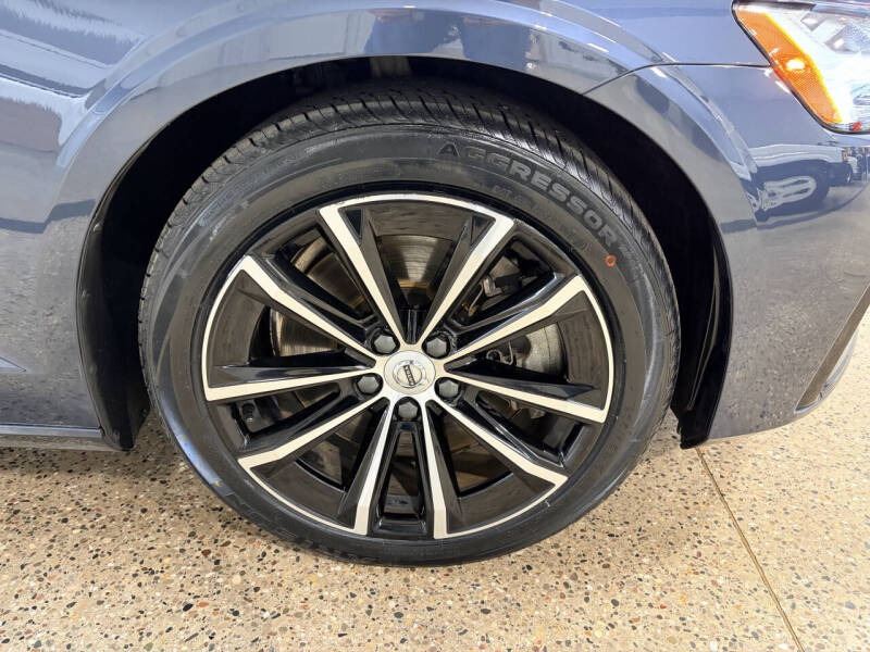 2024 Volvo S60 Recharge T8 Core Dark Theme