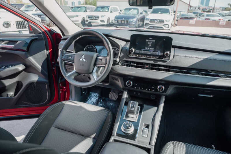 2022 Mitsubishi Outlander ES