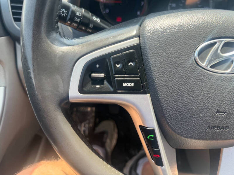 2014 Hyundai Accent SE