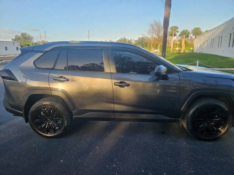 2021 Toyota RAV4 XLE photo 13