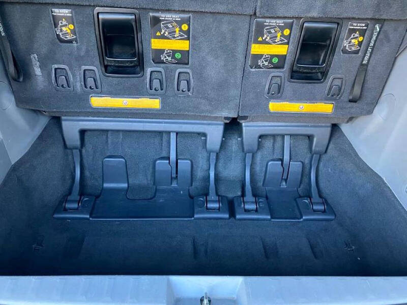 2011 Toyota Sienna SE 8-Passenger