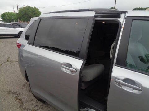 2017 Toyota Sienna LE 8-Passenger