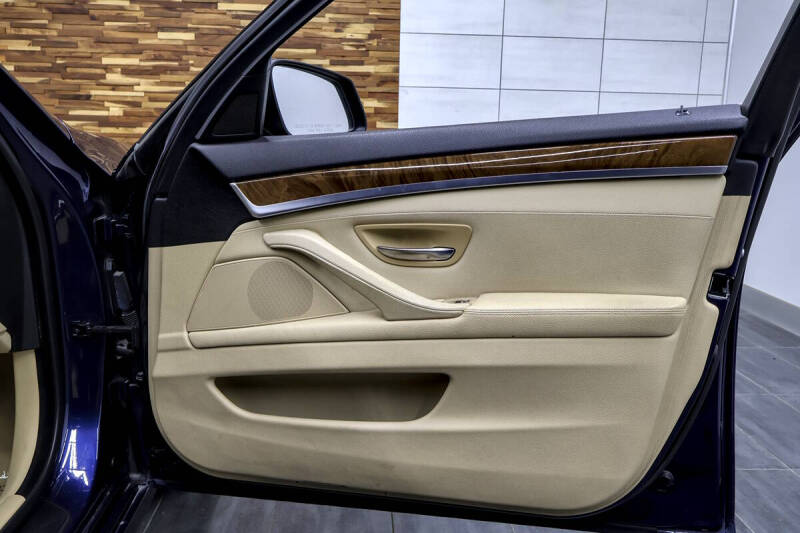 2011 BMW 5 Series 528i