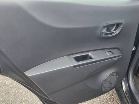 2012 Toyota Yaris 5-Door LE