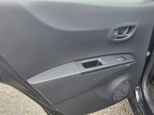 2012 Toyota Yaris 5-Door LE