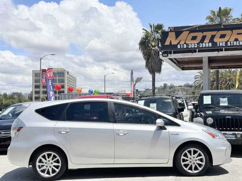 2012 Toyota Prius v Five