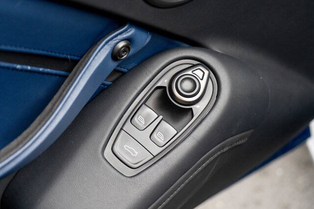 2022 Aston Martin Vantage 22