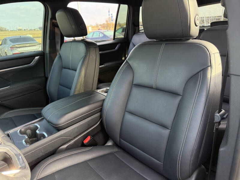 2024 GMC Acadia Elevation