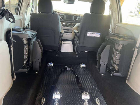 2024 Chrysler Voyager LX