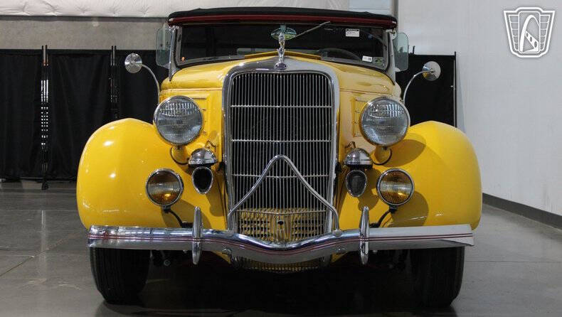 1935 Ford Deluxe
