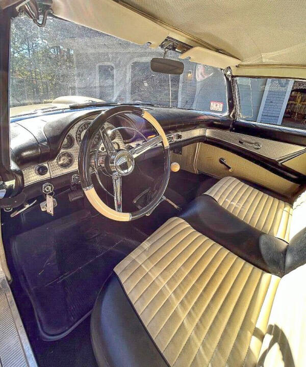 1957 Ford Thunderbird