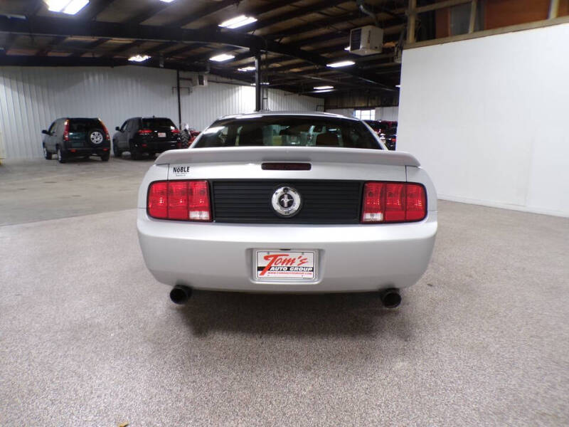 2005 Ford Mustang V6 Deluxe
