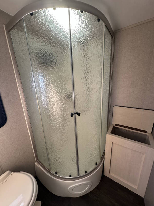 2018 Winnebago Winnie Plus 27RBDS