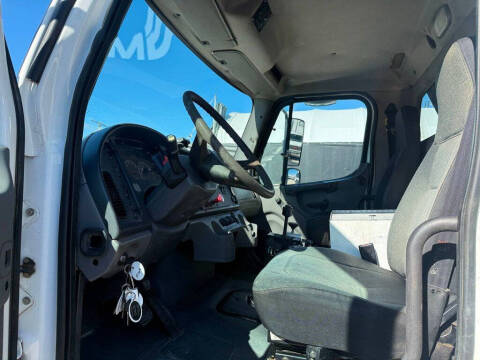 2006 Freightliner M2 106