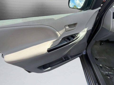 2013 Toyota Sienna L 7-Passenger