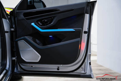 2025 Lamborghini Urus SE