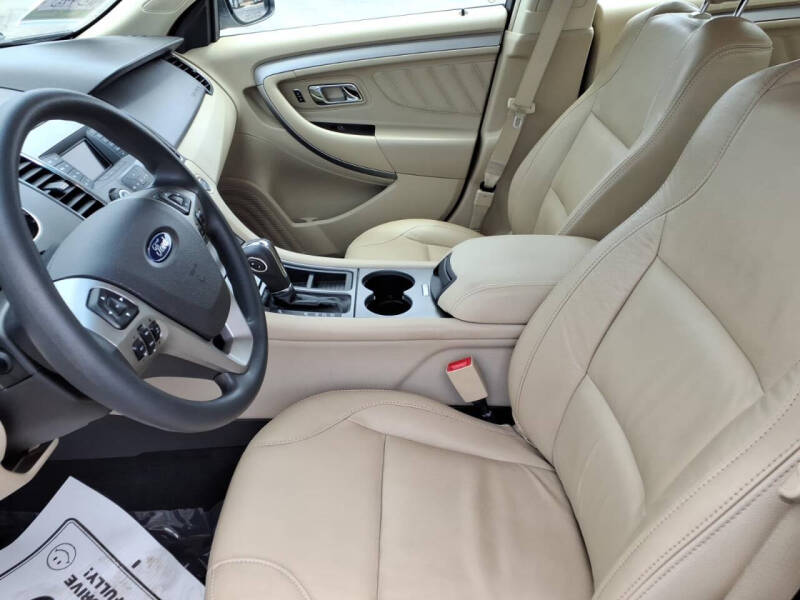 2017 Ford Taurus SE