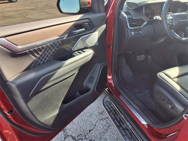 2024 GMC Acadia Denali