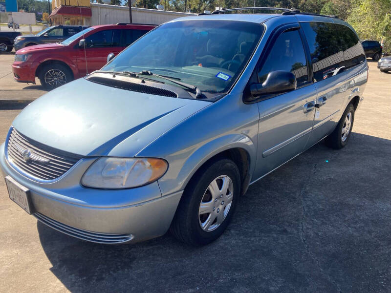2004 Chrysler Town & Country LX's photo