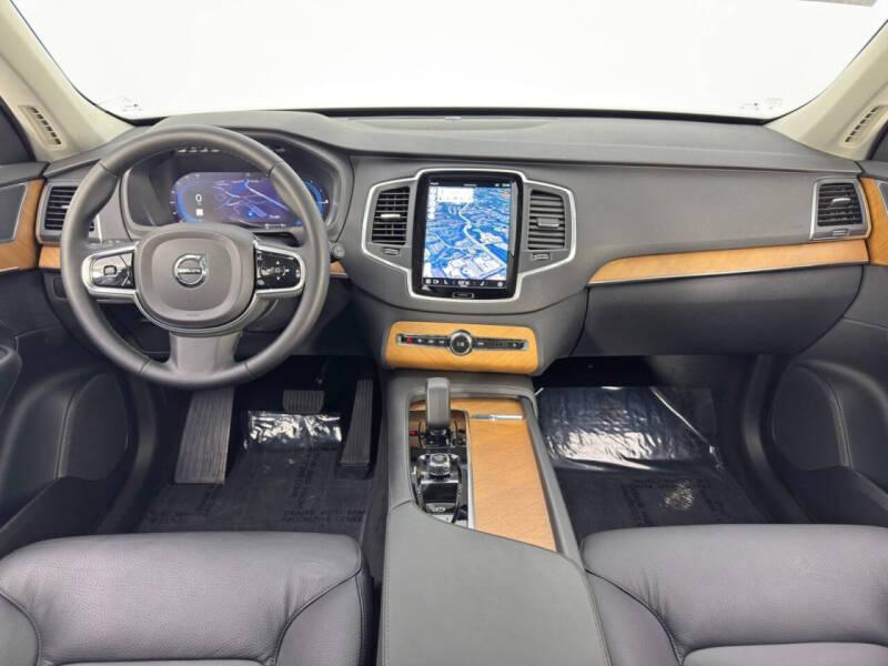 2024 Volvo XC90 Recharge T8 Core Bright Theme