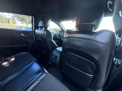 2015 Chrysler 200 S