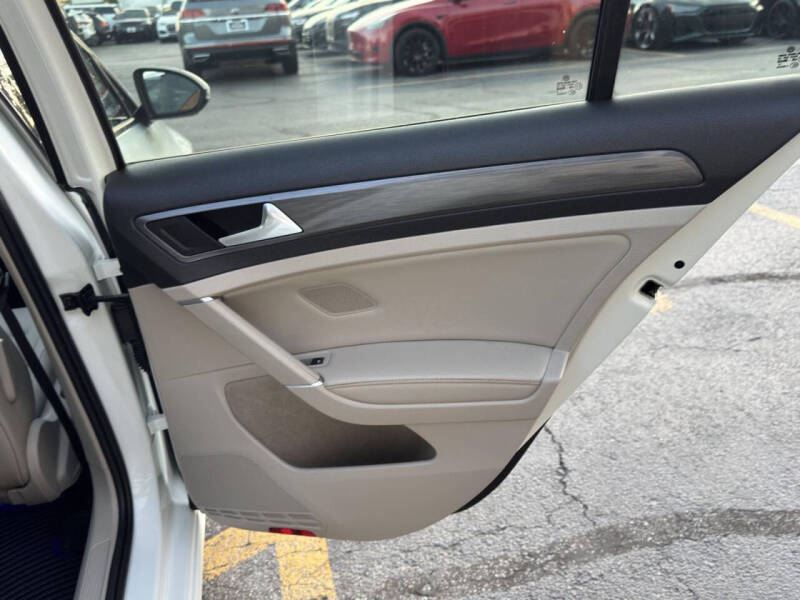 2019 Volkswagen Golf SE