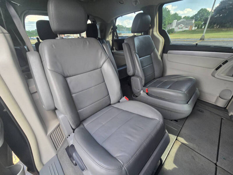 2011 Volkswagen Routan SEL