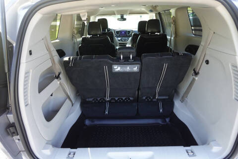 2017 Chrysler Pacifica Touring-L Plus