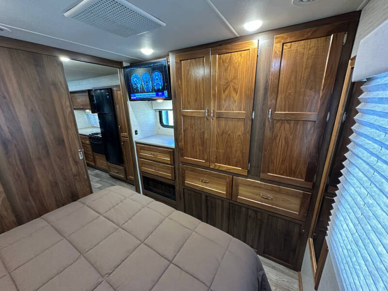 2020 Winnebago Intent 28y