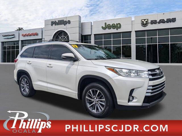 White 2017 Toyota Highlander XLE XLE 4dr SUV 1