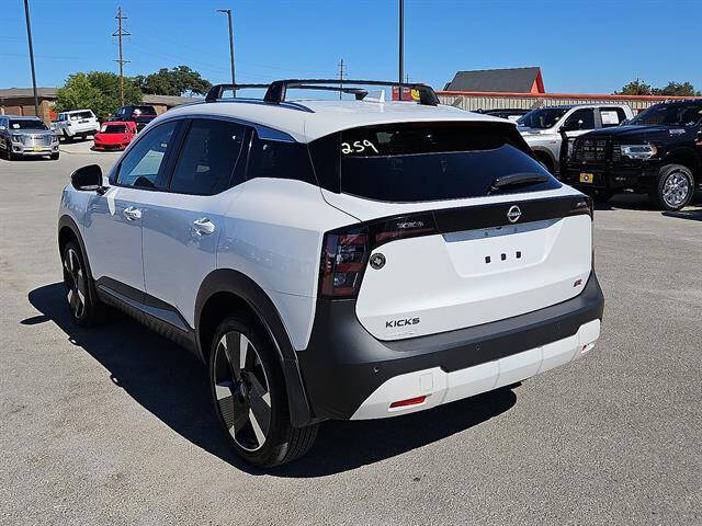 2025 Nissan Kicks SR