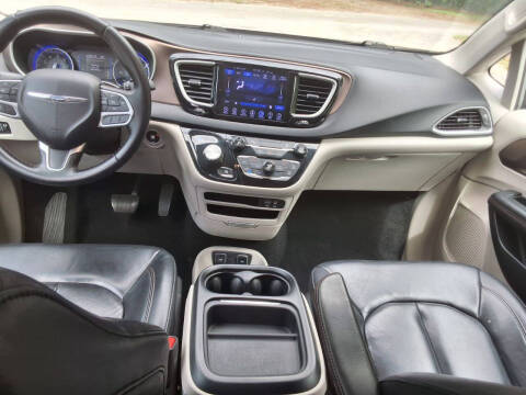 2017 Chrysler Pacifica Touring-L