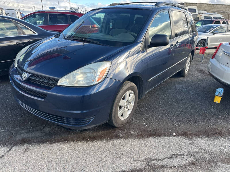 2005 Toyota Sienna LE's photo