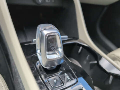 2023 Volvo XC40 B5 Plus Dark Theme