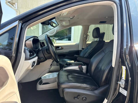 2017 Chrysler Pacifica Touring-L Plus