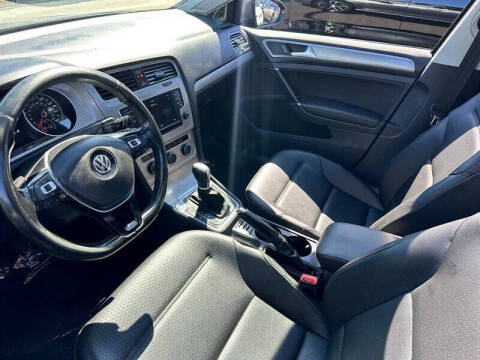 2017 Volkswagen Golf TSI SE