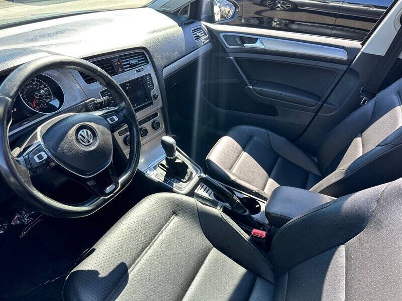 2017 Volkswagen Golf TSI SE