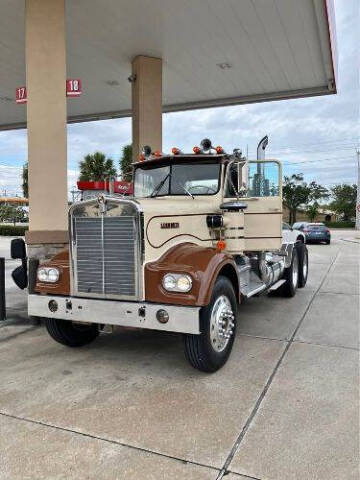 1965 Kenworth W900