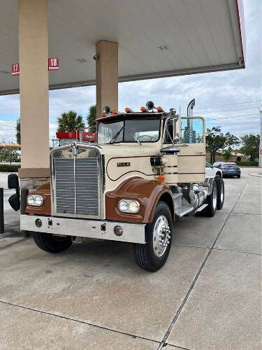 1965 Kenworth W900