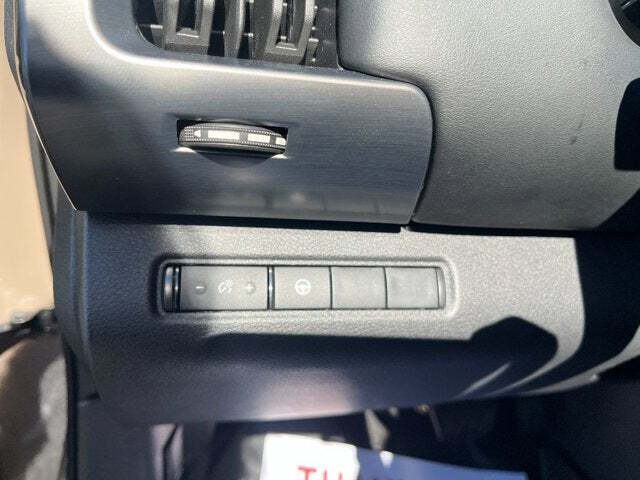 2023 Nissan Pathfinder 34